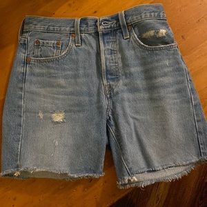 Levi’s 501 cut off jean shorts